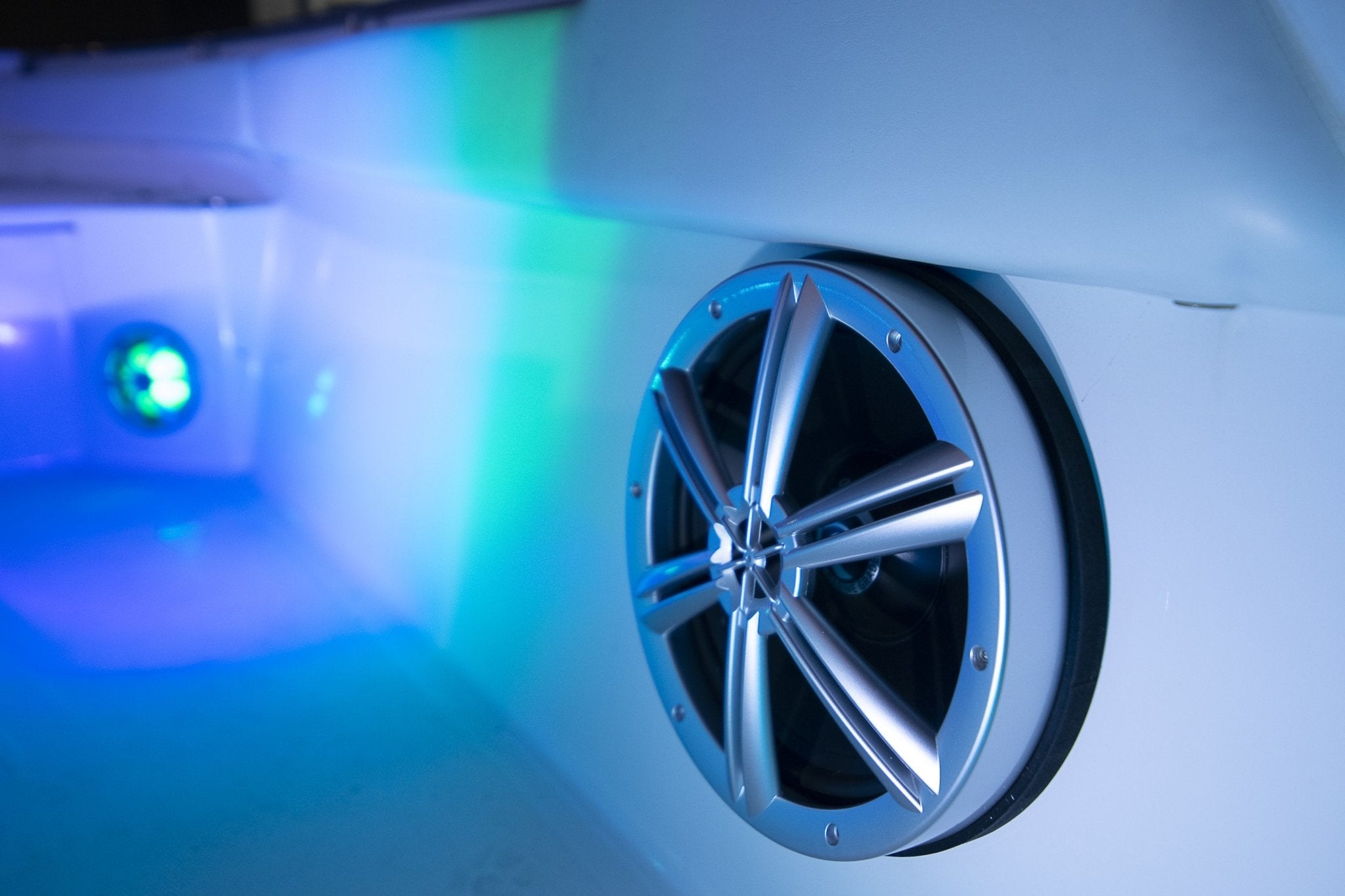 STINGER MARINE NOW HAS LIGHTING SOLUTIONS FOR YOUR OFF-SHORE EXCURSIONS! - Stinger